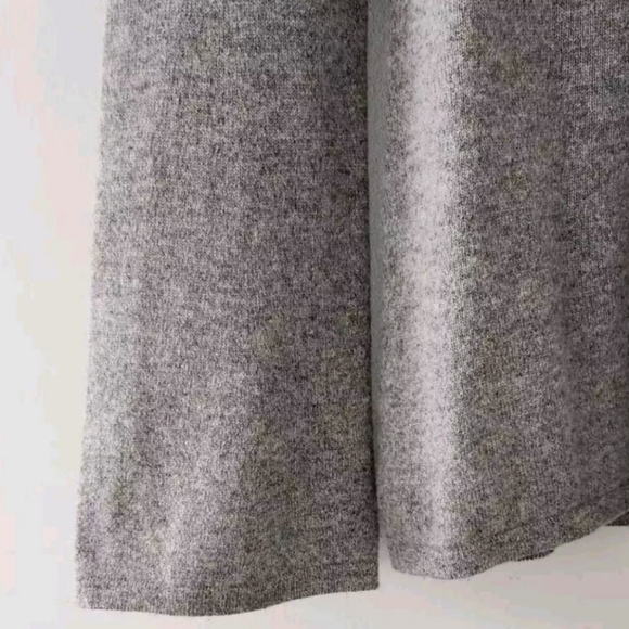 Saks Fifth Avenue Women's Gray 100% Cashmere Flare Sleeve Turtleneck Sweater! XS - Picture 4 of 6